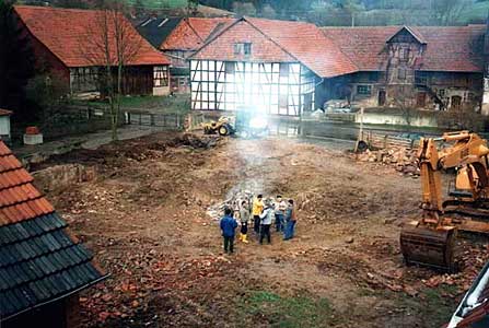 Aufräumungs-, Einebnungs-, Eingrünungs- und Bepflanzungsarbeiten